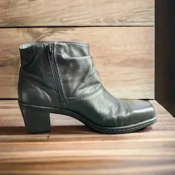 JOSEF Siebel Women’s size 38 Euro (7.5) 2” heel black booties. - Picture 2 of 4